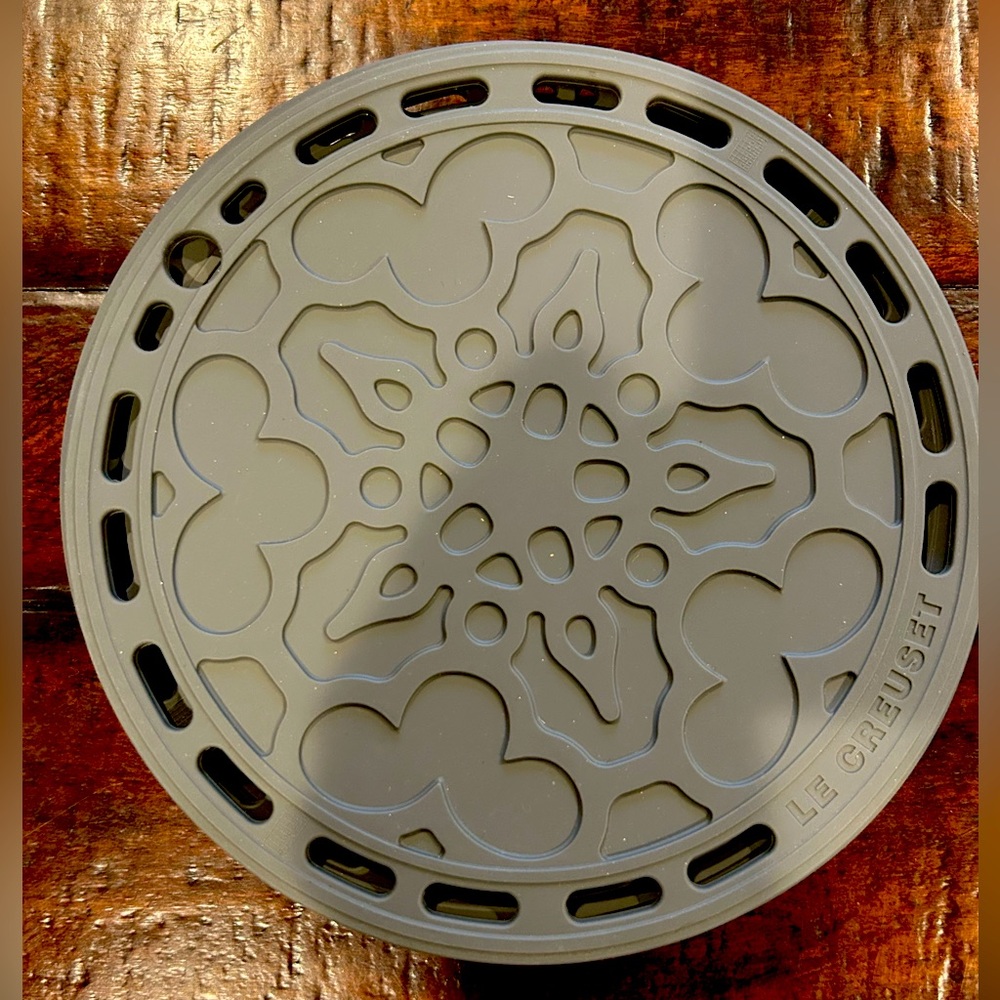 Never Used! Le Creuset Gray French Trivet